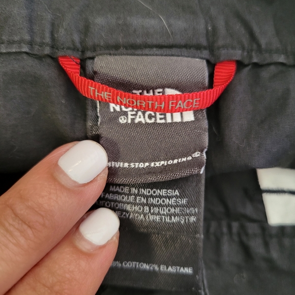 The North Face Black 4 Pockets Casual Sport Shorts Size 6 - Picture 3 of 10